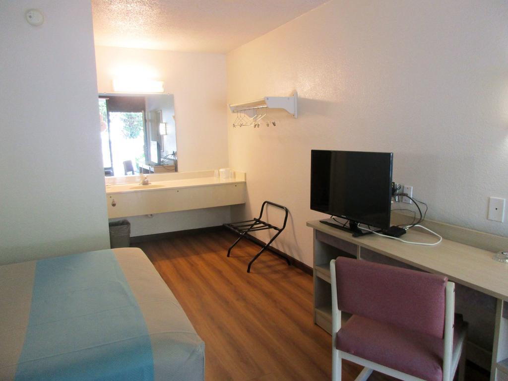 Motel 6 Huntsville - Madison Luaran gambar